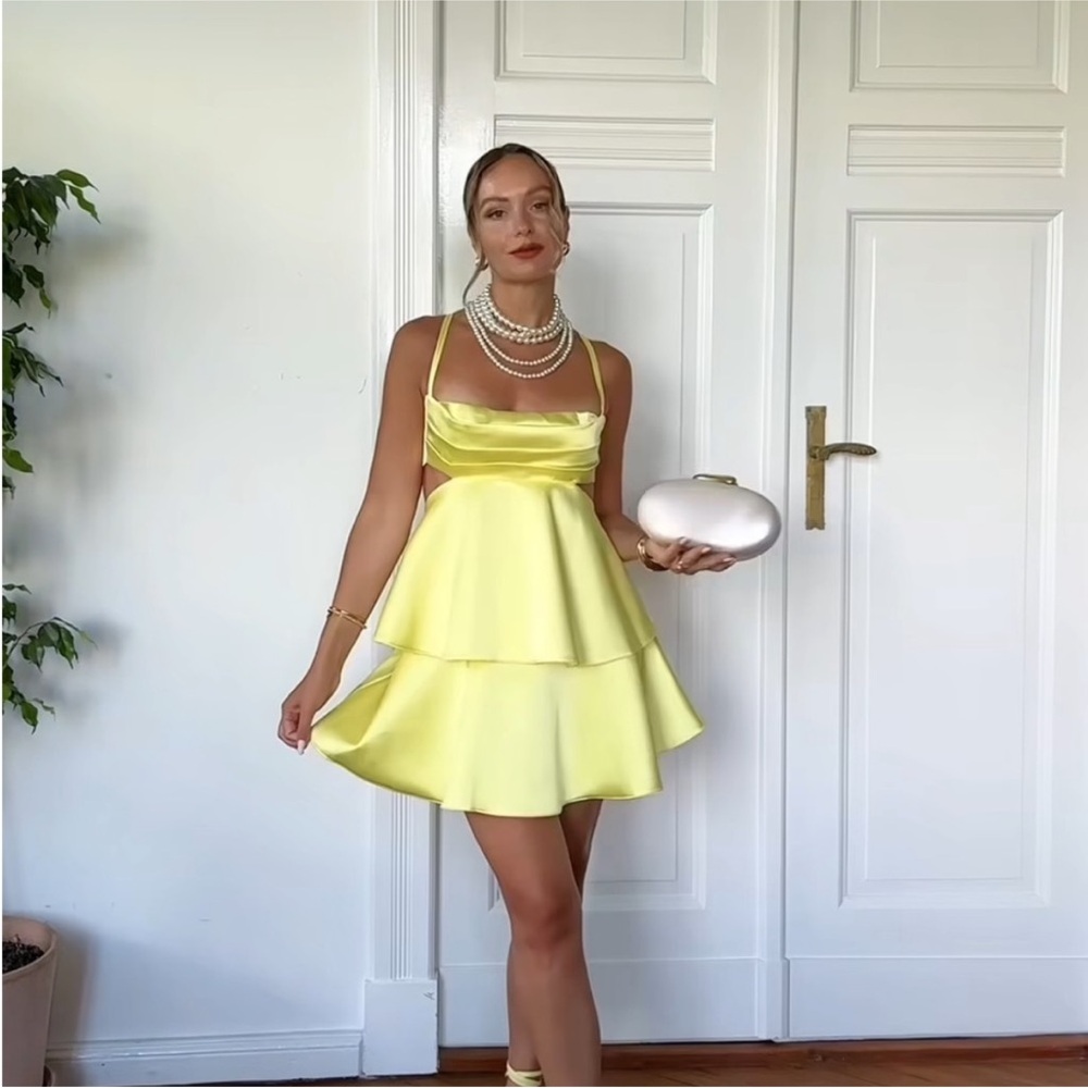 VOLUMINOUS SATIN EFFECT MINI DRESS